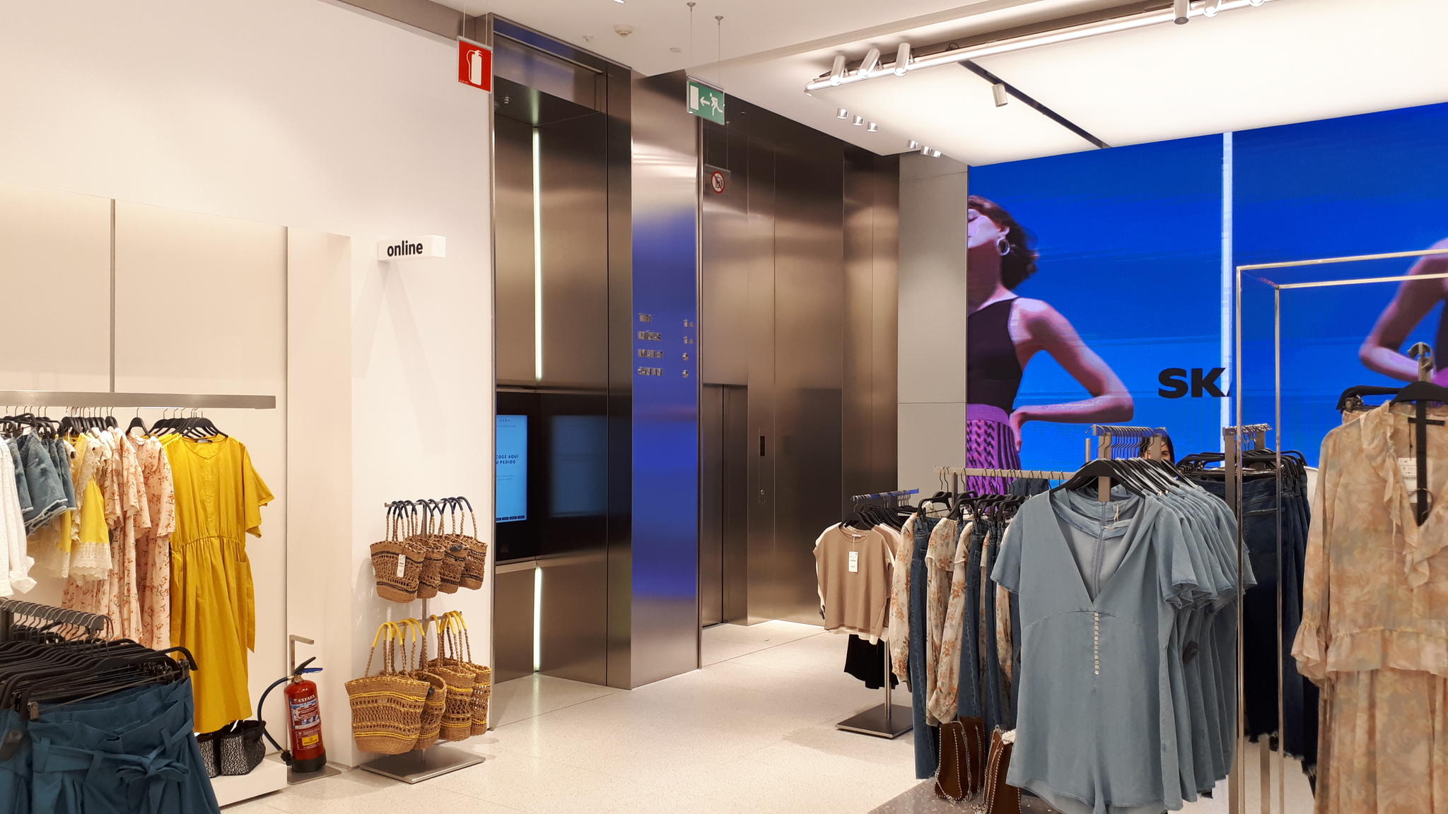 SPANISH-BASED INDITEX LAUNCHES ONLINE 
