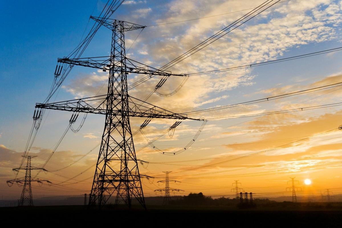 Ucraina a început să exporte energie electrică în România